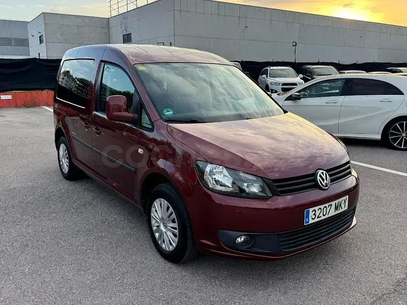 Usado VW Caddy Edition 75 CV (55 kW) 2014 Granate Monovolumen
