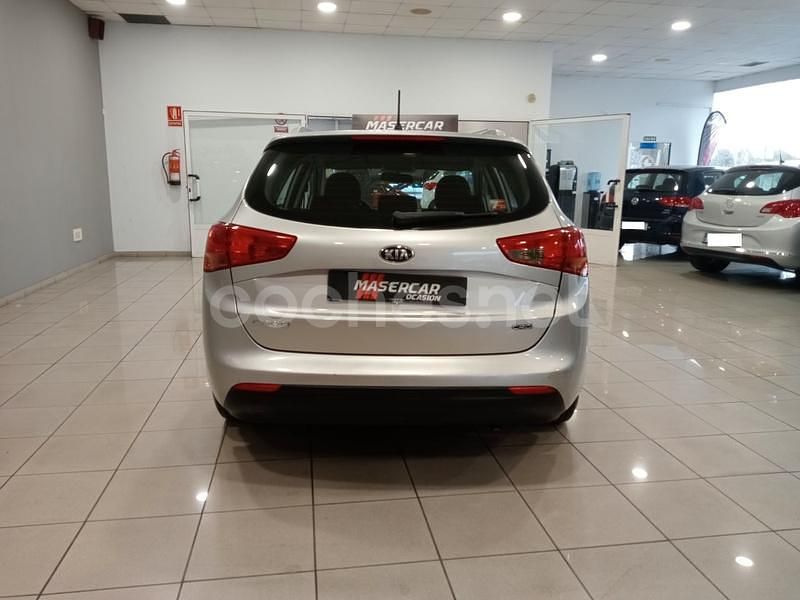 Usado Kia Ceed Sportswagon 110 CV (80 kW) 2014 Gris / plata Familiar