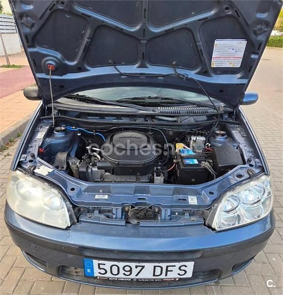 Usado Fiat Punto Dynamic 60 CV (44 kW) 2005 Azul Utilitario