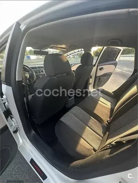 Usado Seat Leon Sport 105 CV (77 kW) 2008 Blanco Utilitario