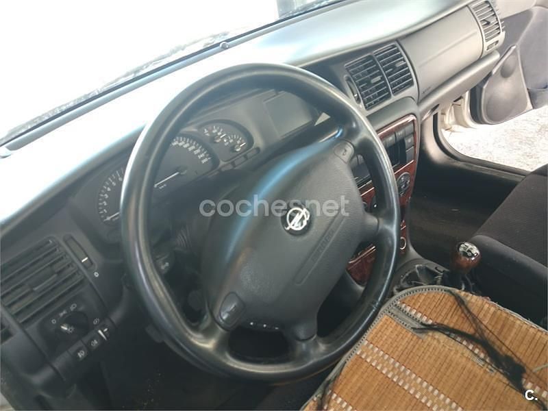 Usado Opel Vectra 170 CV (125 kW) 1999 Gris / plata Berlina