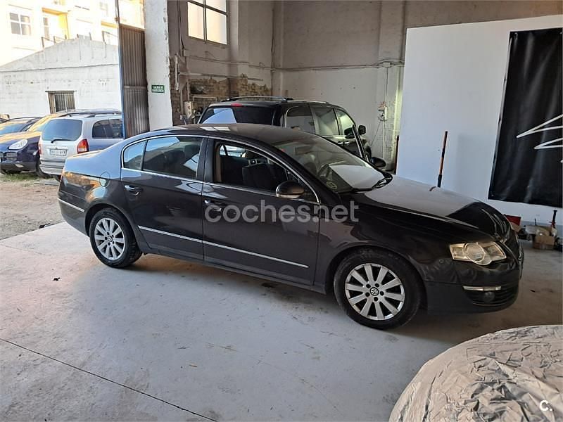 Usado VW Passat Highline 140 CV (102 kW) 2006 Negro Berlina