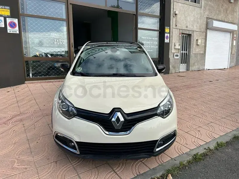 Usado Renault Captur Intens 90 CV (66 kW) 2016 Amarillo SUV