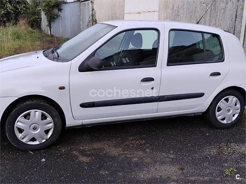 Usado Renault Clio II Authentique 60 CV (44 kW) 2002 Blanco Berlina