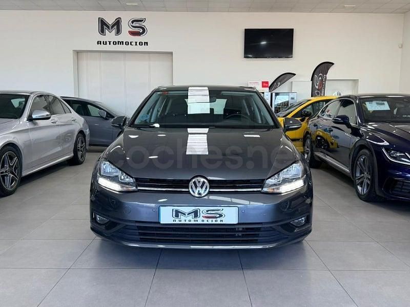 Usado VW Golf VII 115 CV (84 kW) 2019 Gris / plata Berlina