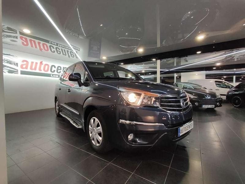 Usado Ssangyong (KGM) Rodius 178 CV (130 kW) 2018 Gris Monovolumen