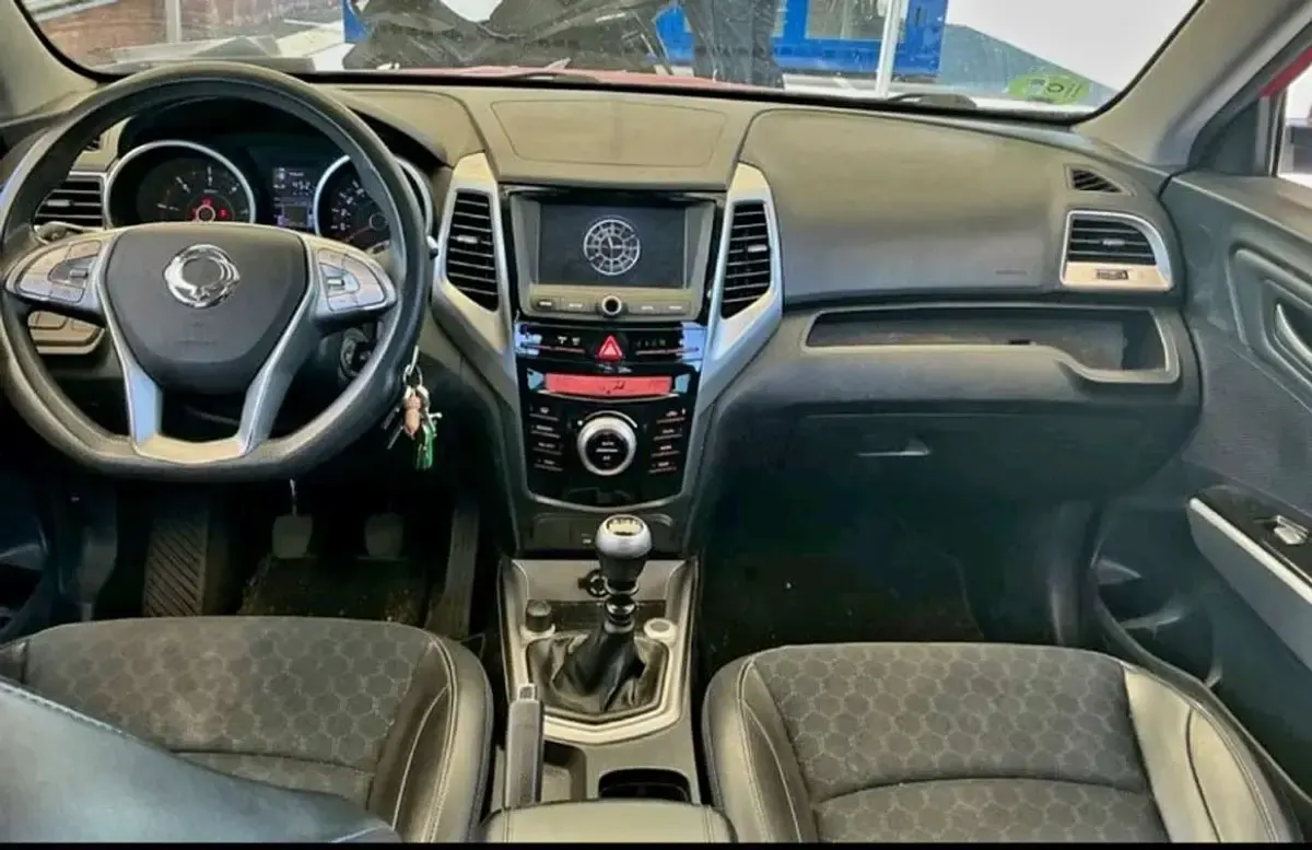 Usado SsangYong Tivoli 116 CV (85 kW) 2016 Rojo SUV