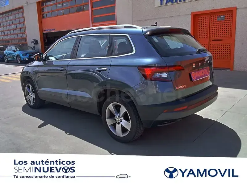 Usado Skoda Karoq Ambition 150 CV (110 kW) 2022 Gris / plata SUV