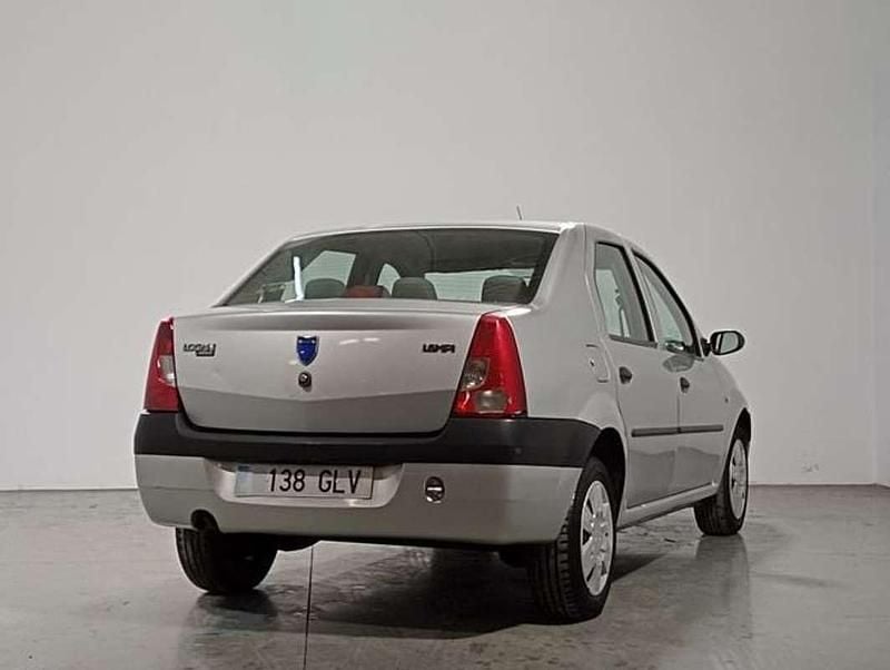 Usado Dacia Logan Lauréate 87 CV (63 kW) 2009 Gris Utilitario