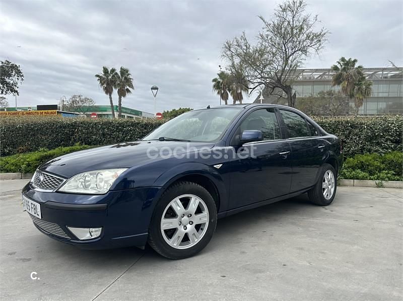 Usado Ford Mondeo Trend 130 CV (95 kW) 2006 Azul Berlina
