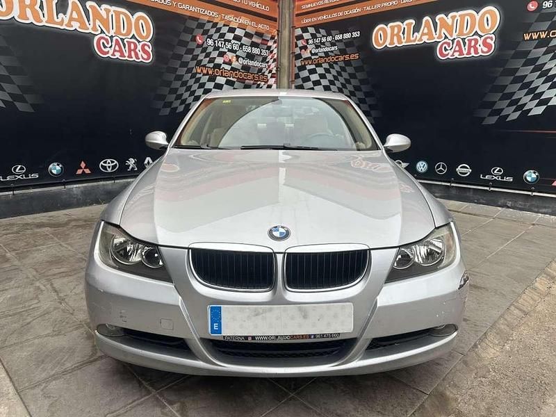 Usado BMW 320 Sport Line 150 CV (110 kW) 2006 Gris Berlina