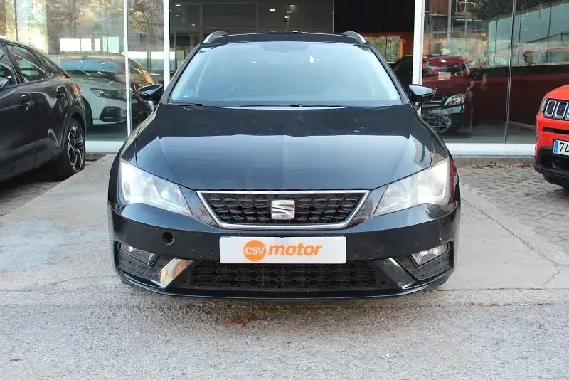 Usado Seat Leon Reference 130 CV (95 kW) 2018 Negro Berlina