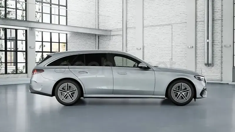Nuevo Mercedes E300 313 CV (230 kW) 2026 Gris / plata Familiar