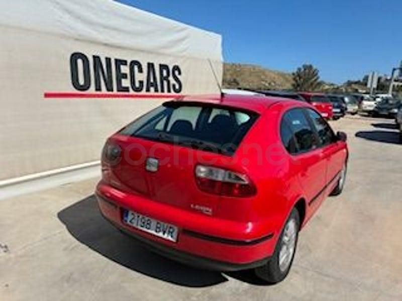 Używany Seat Leon Stella 90 KM (66 kW) 2002 Czerwony Hatchback