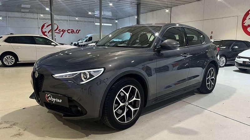 Usado Alfa Romeo Stelvio Sprint 190 CV (139 kW) 2021 Gris SUV