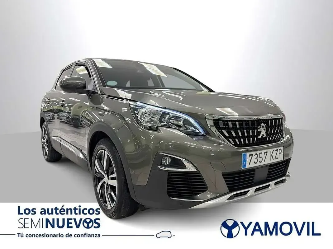 Usado Peugeot 3008 Allure 131 CV (96 kW) 2019 Gris SUV