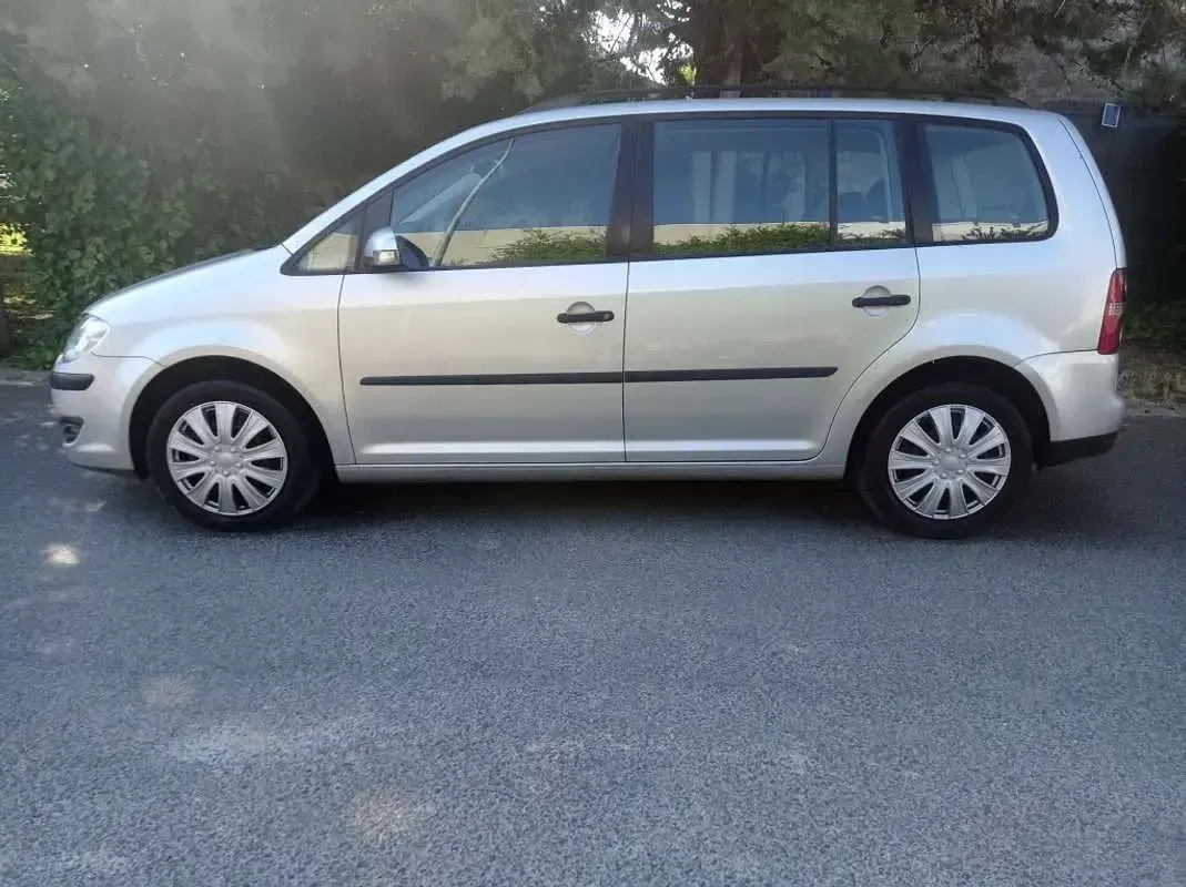 Usado VW Touran 105 CV (77 kW) 2008 Gris Monovolumen
