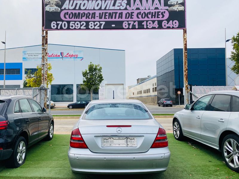 Usado Mercedes E220 Avantgarde 150 CV (110 kW) 2005 Gris / plata Familiar