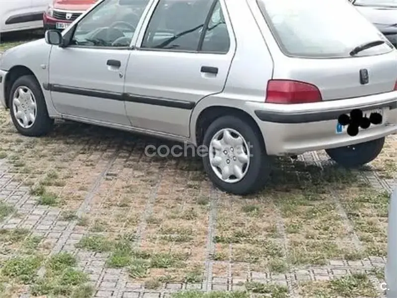 Usado Peugeot 106 60 CV (44 kW) 2002 Gris / plata Utilitario