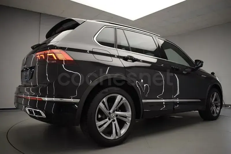 Usado VW Tiguan R-line 150 CV (110 kW) 2023 Negro SUV
