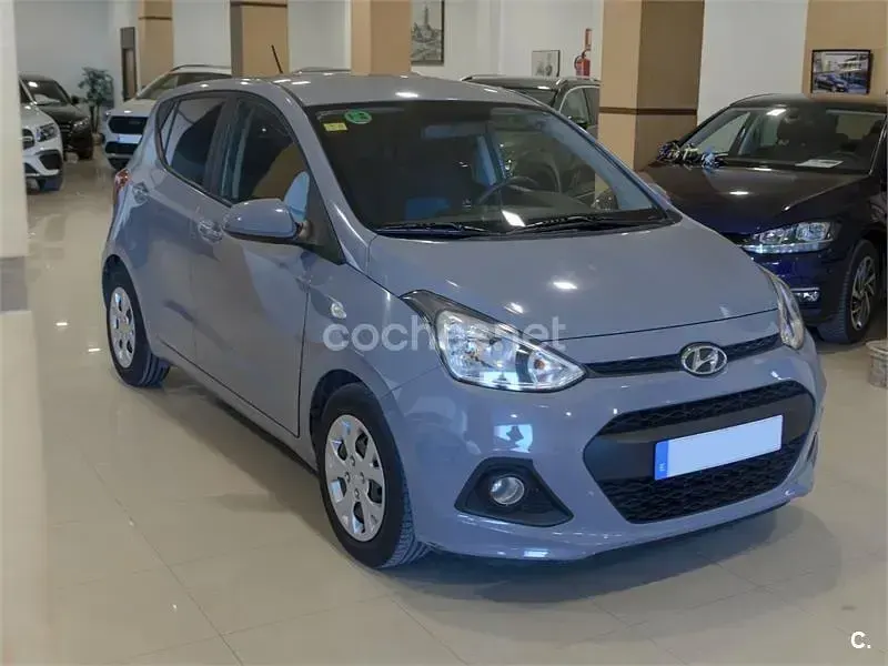 Usado Hyundai i10 66 CV (48 kW) 2014 Gris / plata Utilitario