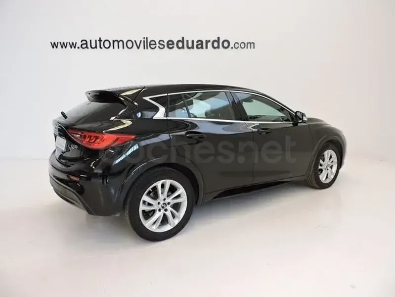 Usado Infiniti Q30 Premium 156 CV (114 kW) 2018 Negro Berlina
