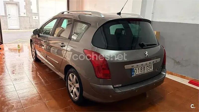 Usado Peugeot 308 SW 110 CV (80 kW) 2010 Gris / plata Familiar