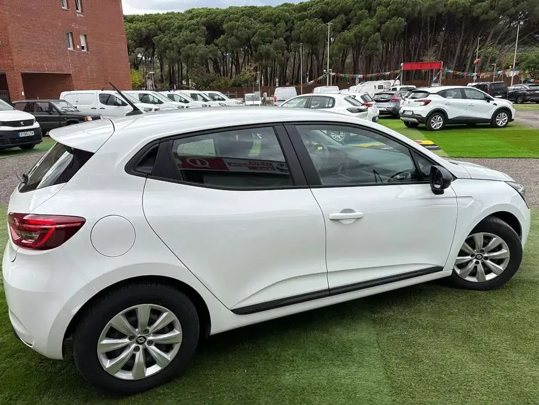 Usado Renault Clio Business 67 CV (49 kW) 2022 Blanco Utilitario