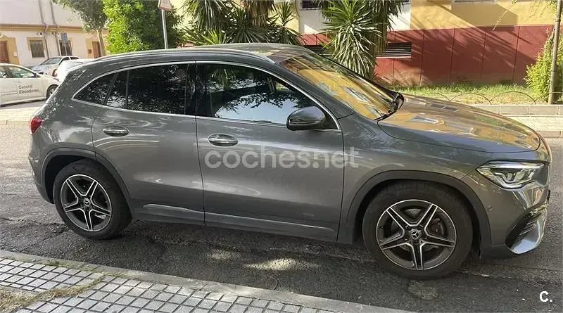 Usado Mercedes GLA200 150 CV (110 kW) 2021 Gris / plata SUV