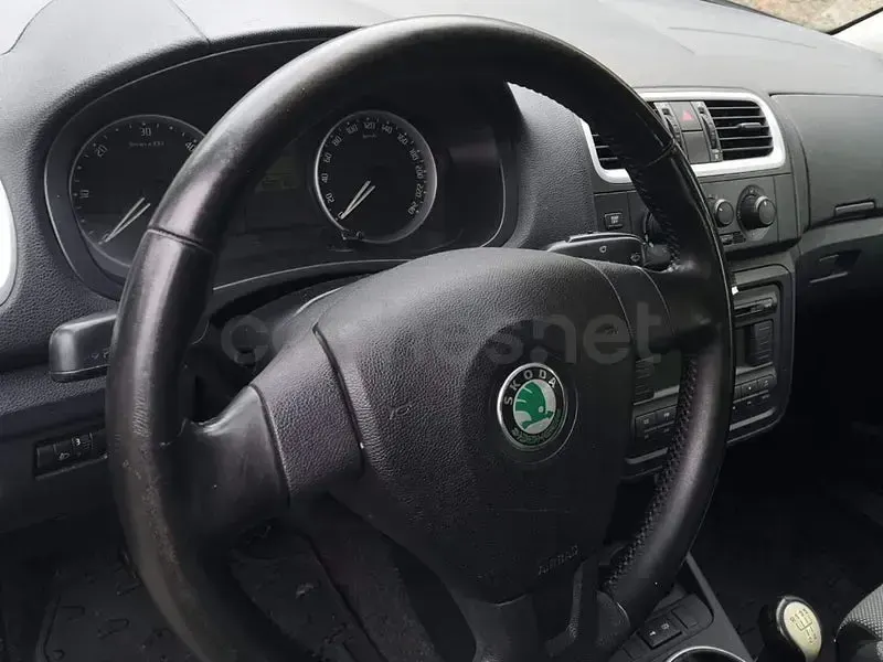 Usado Skoda Fabia Sport 105 CV (77 kW) 2009 Gris / plata Berlina