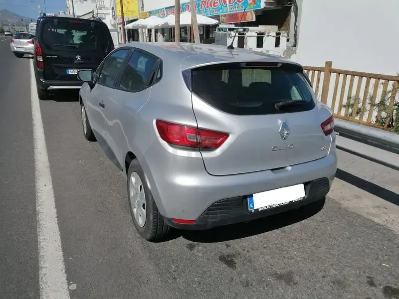 Usado Renault Clio IV LIMITED 75 CV (55 kW) 2016 Gris / plata Berlina