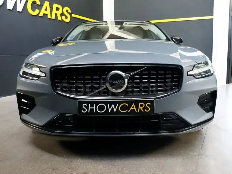 Begagnad Volvo V60 Plus 197 HK (144 kW) 2023 Grå Kombi