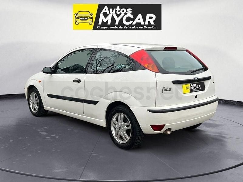 Usado Ford Focus 75 CV (55 kW) 2001 Blanco Berlina