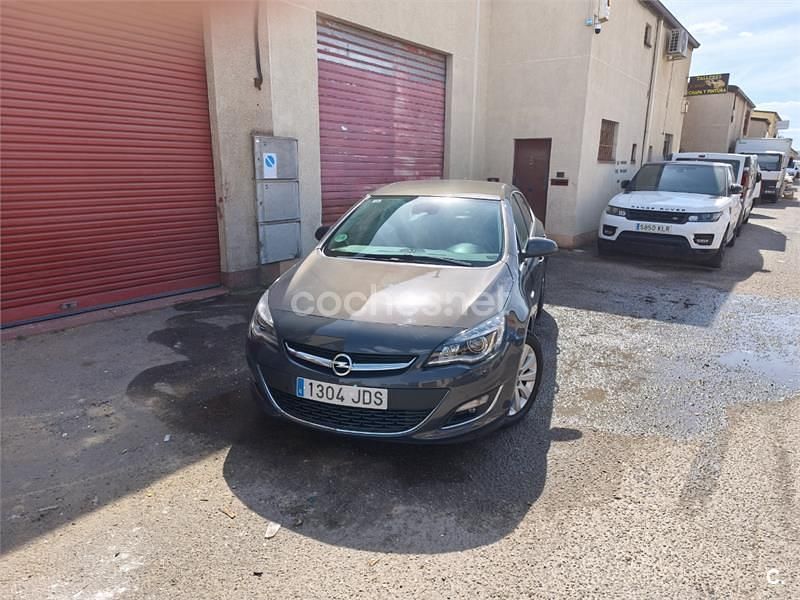 Usado Opel Astra Excellence 136 CV (100 kW) 2015 Gris / plata Berlina