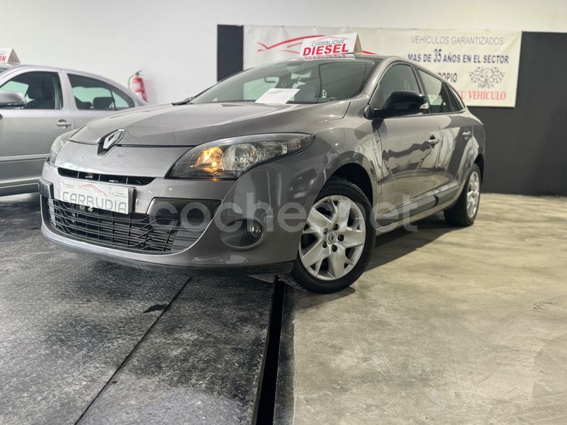 Gris / plata Usado 2011 Renault Mégane GrandTour Familiar | 7500 € (Un poco caro) - Imagen 1/4