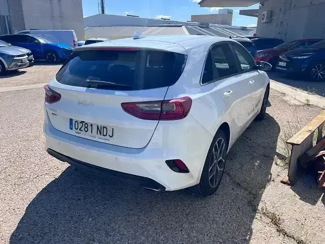 Usado Kia Ceed 140 CV (102 kW) 2025 Blanco Utilitario