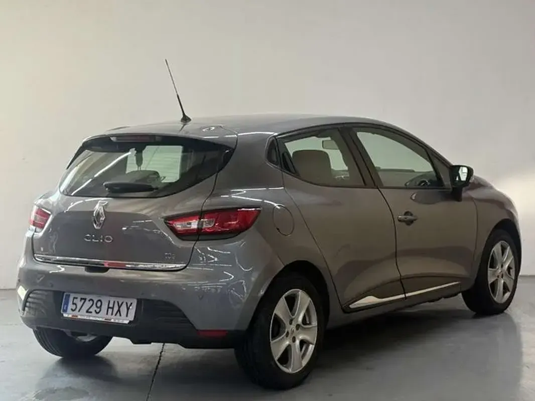 Usado Renault Clio IV 90 CV (66 kW) 2014 Gris Utilitario