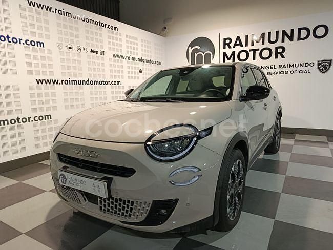 Gris / plata Usado 2024 Fiat 600 La Prima SUV | 24.290 € - Imagen 1/4