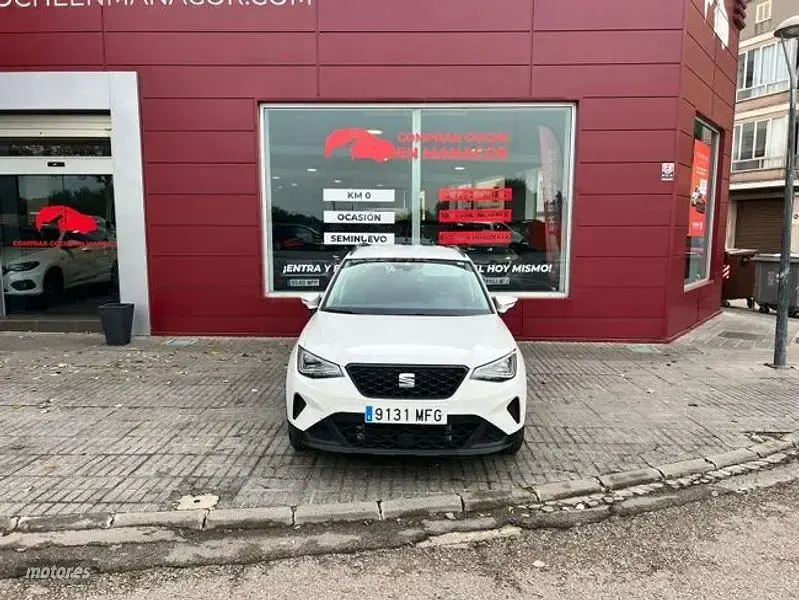 Usado Seat Arona Style 110 CV (80 kW) 2023 Blanco SUV
