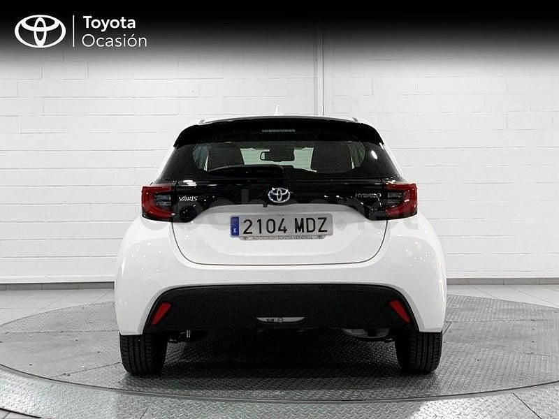 Usado Toyota Yaris Hybrid Active 116 CV (85 kW) 2023 Blanco Berlina