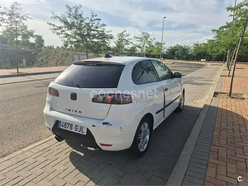 Usado Seat Ibiza Reference 85 CV (62 kW) 2008 Blanco Berlina