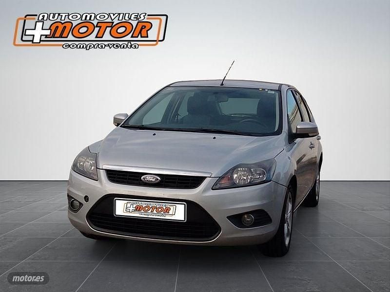 Gris Usado 2009 Ford Focus Trend Berlina | 5900 € (Precio justo) - Imagen 1/4