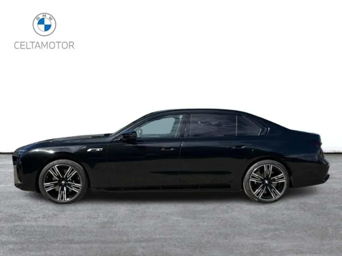 Nuevo BMW M760e Comfort Edition 571 CV (419 kW) 2026 Negro Berlina
