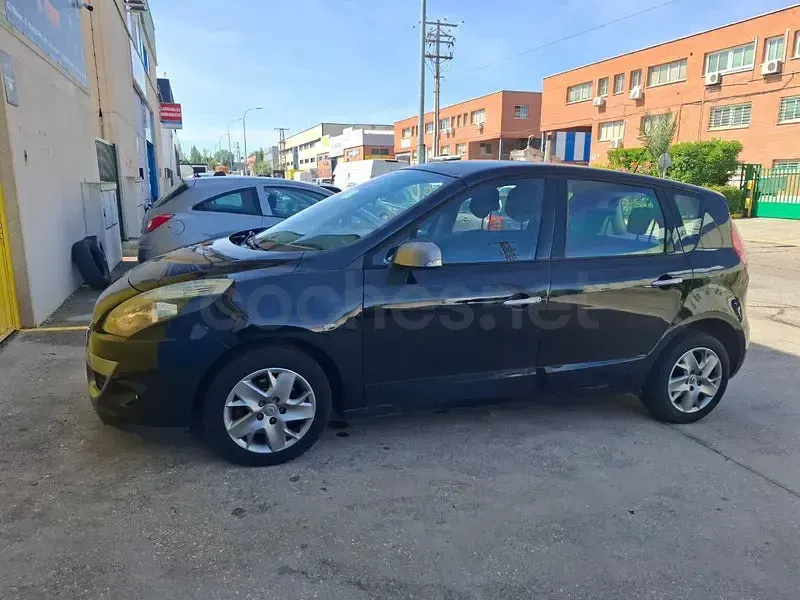 Usado Renault Scénic III 110 CV (80 kW) 2012 Negro Monovolumen