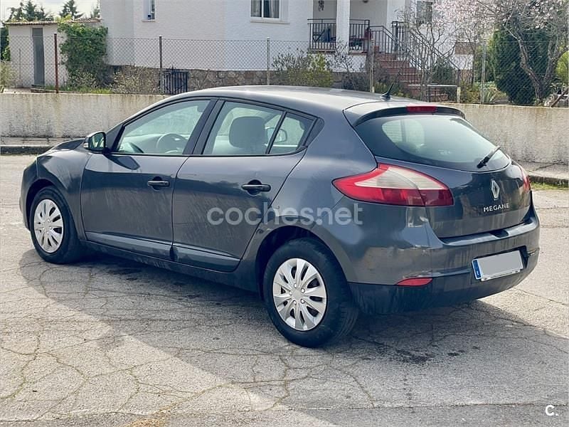 Usado Renault Mégane II Dynamique 110 CV (80 kW) 2008 Gris / plata Berlina