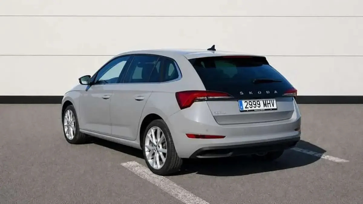 Usado Skoda Scala Style 150 CV (110 kW) 2023 Gris Utilitario