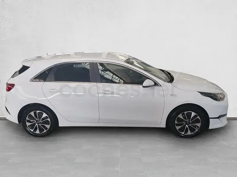 Usado Kia Ceed 100 CV (73 kW) 2025 Blanco Utilitario