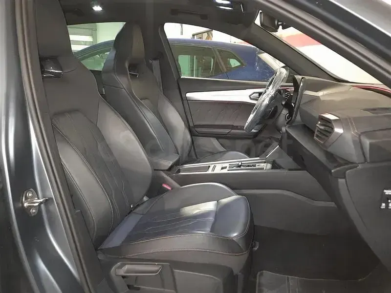 Usado Cupra Formentor 150 CV (110 kW) 2022 Gris / plata SUV
