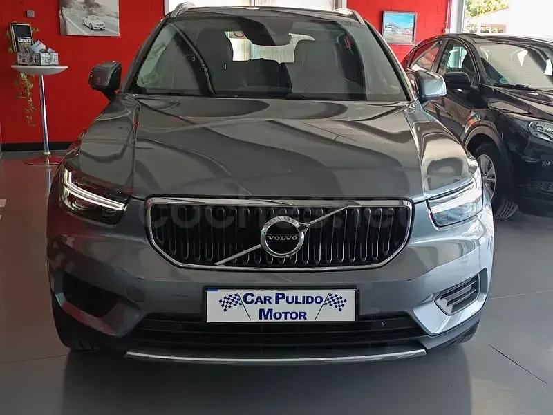 Usado Volvo XC40 Momentum 190 CV (139 kW) 2018 Gris / plata SUV