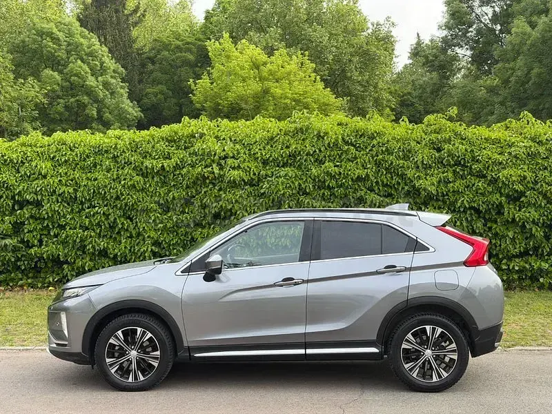 Usado Mitsubishi Eclipse Cross Motion 163 CV (119 kW) 2019 Gris / plata SUV